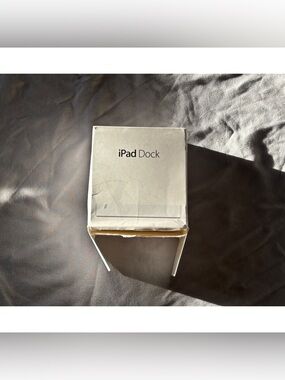 Apple iPad Dock Docking Station Mc940zm/A Compatible with iPad 2-Untested